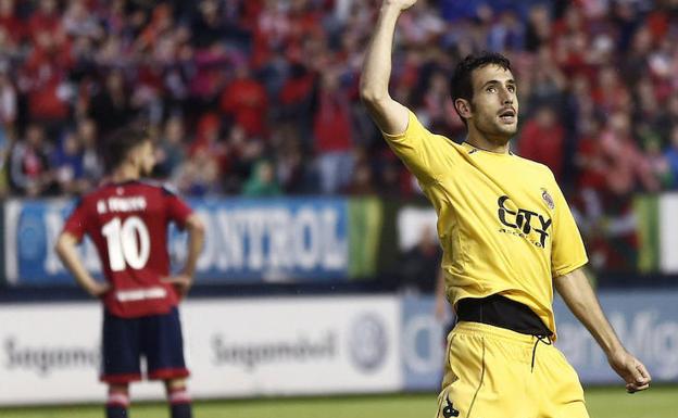 Kiko Olivas en un partido del Girona ante el Osasuna.