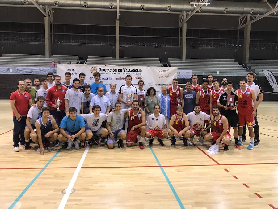 Foto de familia del C. B. La Flecha y la UVA con las autoridades.