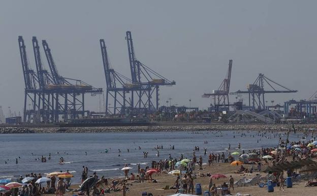 Vista general del puerto de Valencia. /Kai Forsterling (Efe)