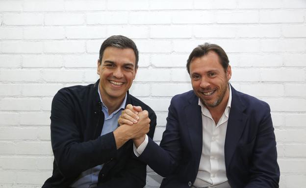 Pedro Sánchez y Óscar Puente. /R. GÓMEZ