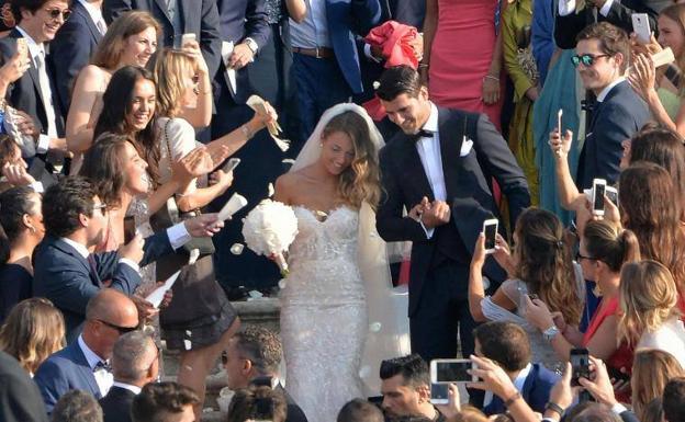 Morata y Alice Campello, tras casarse. /Efe