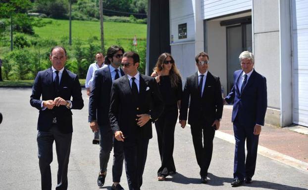 Pepín Liria, Javier Conde, Enrique Ponce, David Fandila 'El Fandi' y Espartaco han sido algunos de los representantes del mundo de la tauromaquia presentes en el tanatorio./Ignacio Pérez