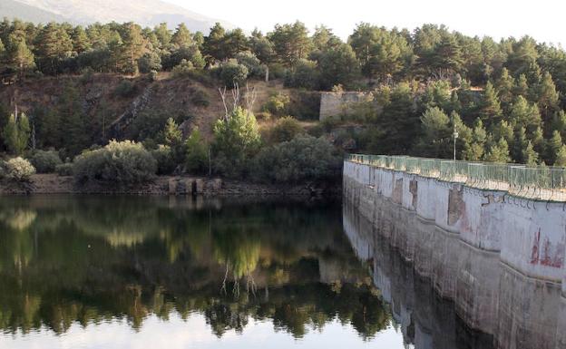 Aspecto del embalse de Puente Alta, en Revenga, el verano pasado.