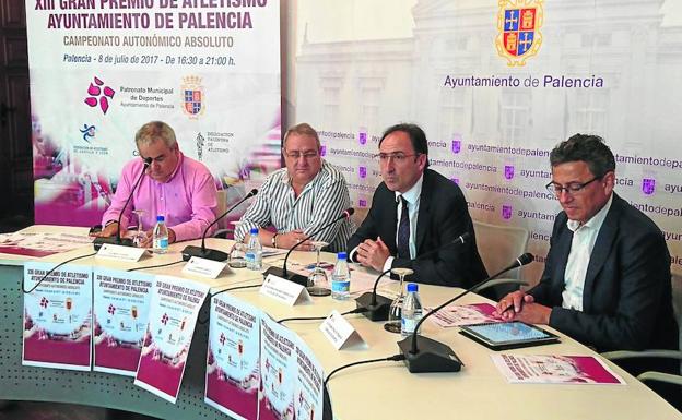 Alberto Aduriz, Gerardo García, Alfonso Polanco y Facundo Pelayo, en el Ayuntamiento durante la presentación del campeonato.