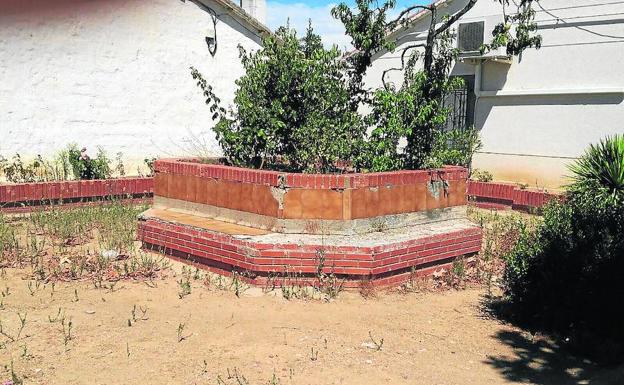 Aspecto de uno de los jardines en el barrio de La Vega de la capital salmantina.
