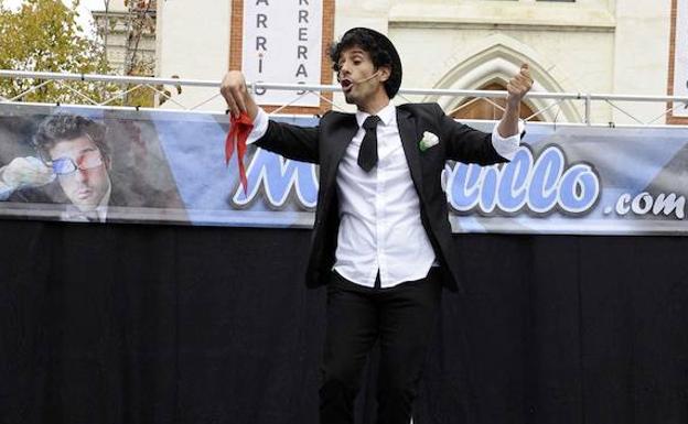 El mago Miguelillo, durante una actuación.