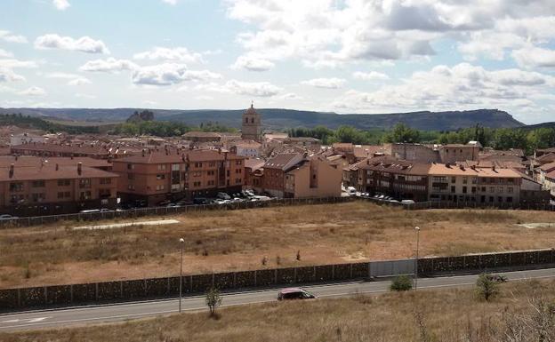 Vista del solar donde se levantará el aparcamiento.