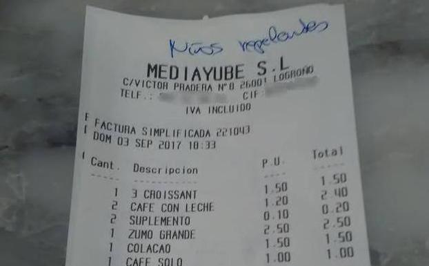 Imagen de la 'notita' detallando el total de las consumiciones y con la anotación a boli.