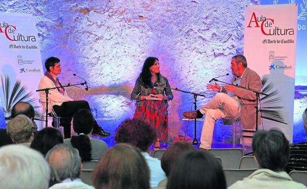 Marifé Santiago, Raquel Lanseros y Carlos Aganzo, durante el Aula de Cultura celebrada ayer en la Casa Museo Antonio Machado.
