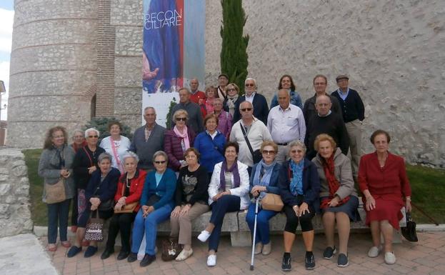 El grupo de jubilados de Bernuy de Porreros en su visita a la exposición ‘Reconciliare’.