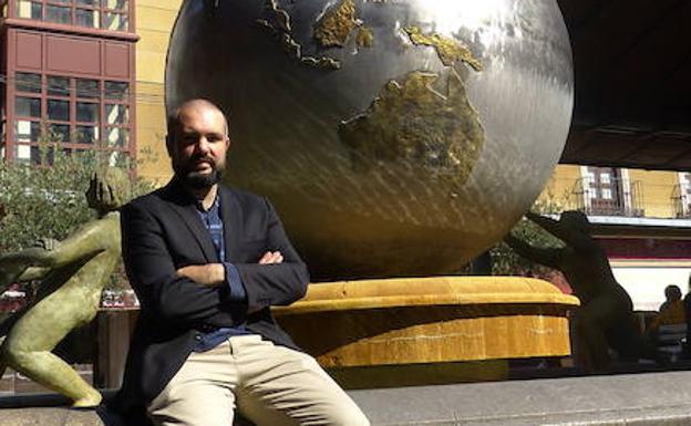 Guillem Anglada-Escudé, en la Plaza de España de Valladolid. /
