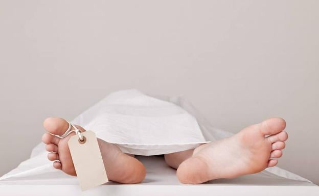 Detenida la trabajadora de una funeraria por enviar fotos de cadáveres a sus amigos