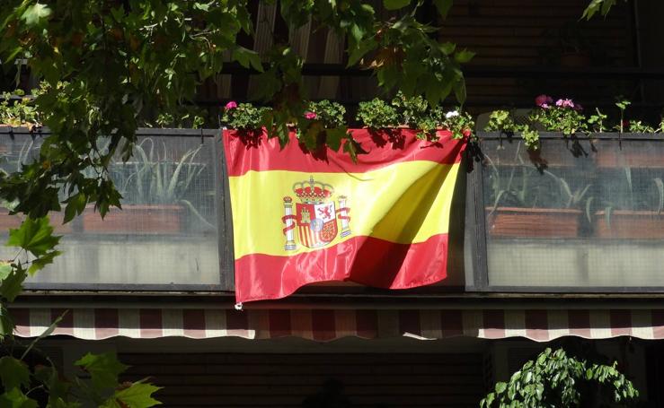 Valladolid se suma a la iniciativa de colgar banderas por la unidad del país