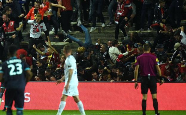 El accidente ocurrido en el Estadio de la Licorne. /Afp