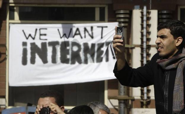 Manifestación contra la censura en internet en El Cairo./Afp