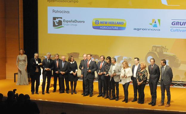 Foto de familia de la entrega de los III Premios del Campo de El Norte de Castilla /Fran Jiménez