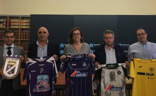 Los directivos de los clubes, junto al Jefe de Servicio de Deportes y la presidenta de la Diputación. /El Norte