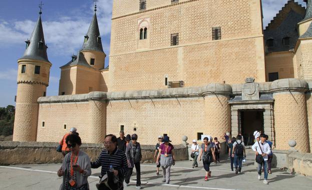 Turistas en el Alcázar. /Tanarro
