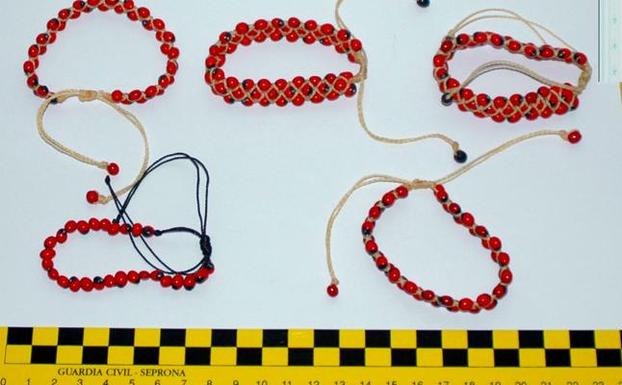 Pulseras intervenidas en el mercado medieval de Soria./