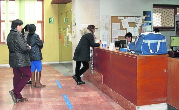 Recepción del actual centro de salud de Cuéllar. /M. R.