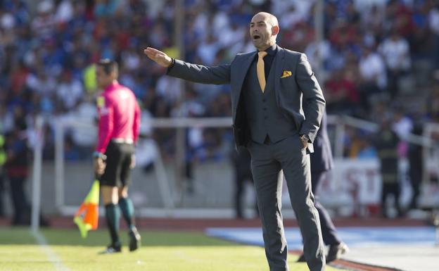 Paco Jémez, en el partido ante el Lobos BUAP./Efe