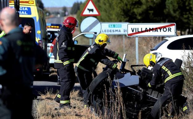 Un varón de 45 años herido en una colisión entre dos turismos en Villamayor
