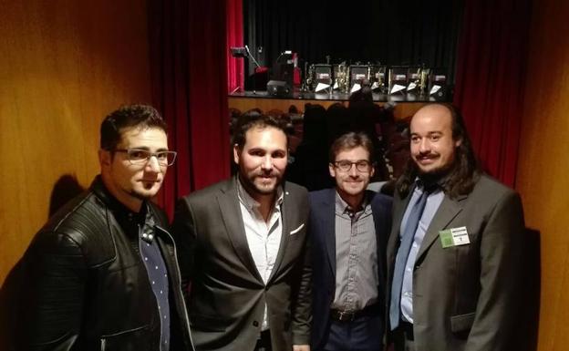 Moreno, segundo por la izquierda, junto a otros compañeros antes de comenzar laclausura./S. G.