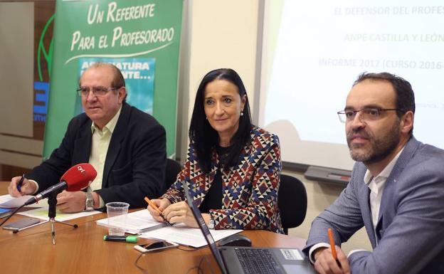 Nicolás Ávila, Pilar Gredilla y Jesús Niño, del sindicato Anpe./EFE