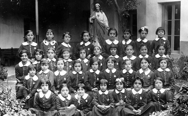 Alumnas de Jesús y María en la segunda mitad de los años 30.
