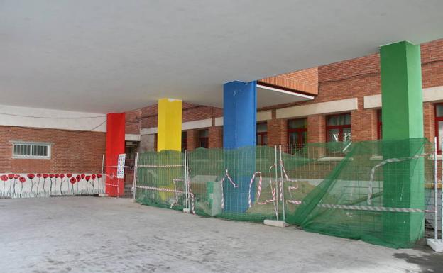 Obras para la instalación del ascensor en el colegio. /Mónica Rico