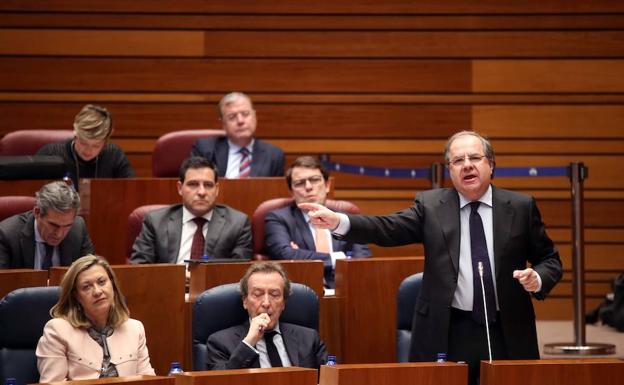 El presidente de la Junta de Castilla y León, Juan Vicente Herrera, en el pleno de las Cortes./ICAL
