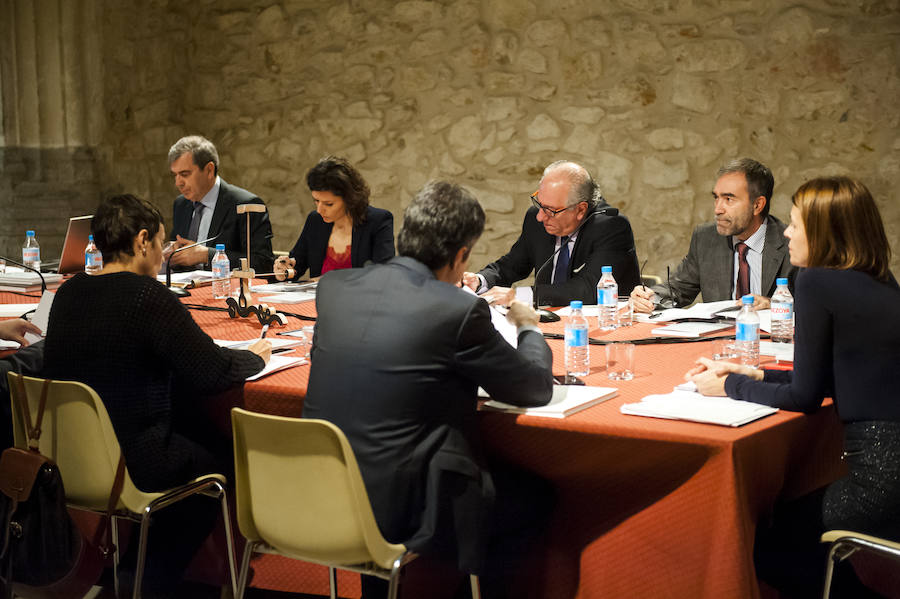 Los miembros del patronato, durante la reunión./Óscar Costa