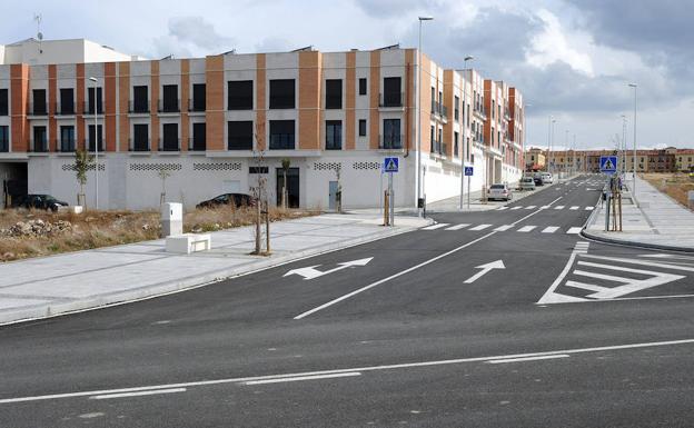 Bloque de viviendas en el barrio de Comunidad de Ciudad y Tierra de Segovia. /El Norte