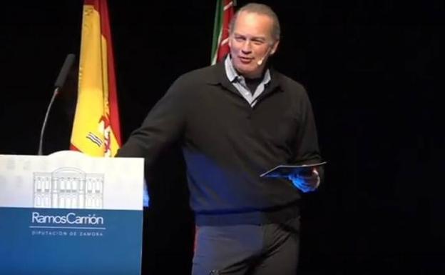 Bertín Osborne, durante la presentación de la gala de los premios Talento Emprende en Zamora./El Norte