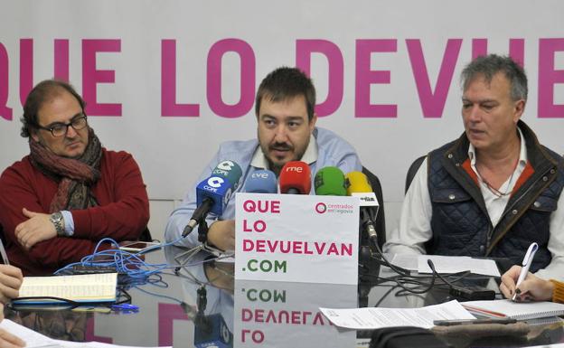 Juan Ángel Ruiz (centro) comparece en rueda de prensa como presidente de Centrados en Segovia. /Ical