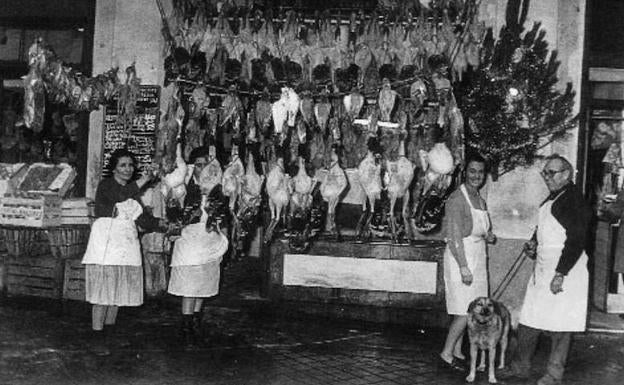 Un puesto del mercado del Campillo en las navidades de 1967. /COLECCIÓN LUIS POSADAS