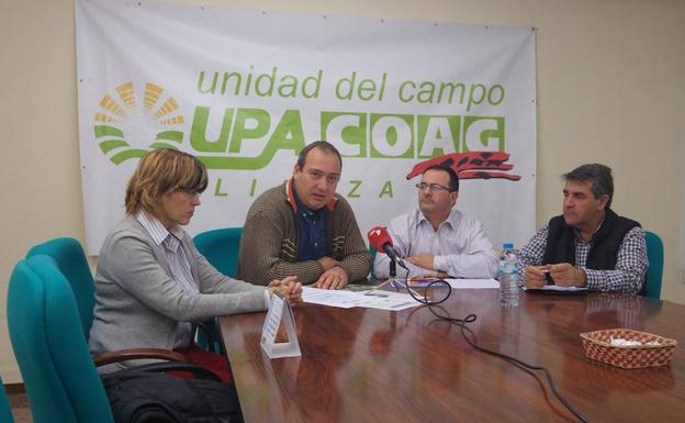 Miembros de UPA-COAG, durante la rueda de prensa en la que hicieron balance de 2017. /El Norte