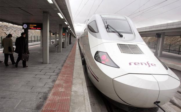 La avería de un tren provocó que tardara casi cinco horas en cubrir el trayecto Ávila-Madrid