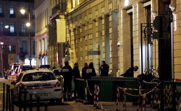 Despliegue policial junto al hotel Ritz de París./Thomas Samson (Afp)