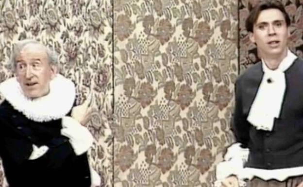 Juan Antonio Quintana y Óscar Puente, durante una representación de 'El avaro' en 1995.