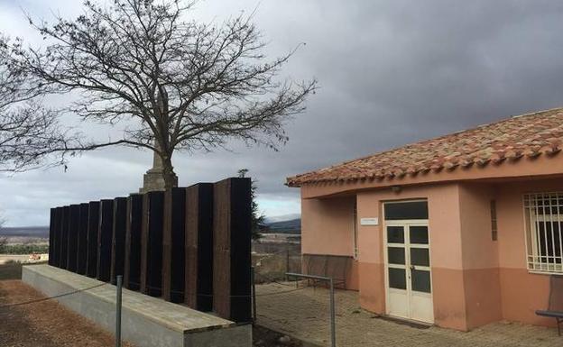 La Asociación de Amigos del Museo Numantino, arqueólogos y guías piden la retirada de las vallas colocadas por la Junta en el Yacimiento de Numancia