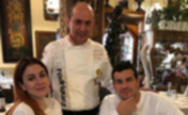 Blanca Suárez y Mario Casas, junto con el chef Jaiv Rodríguez. /Instagram