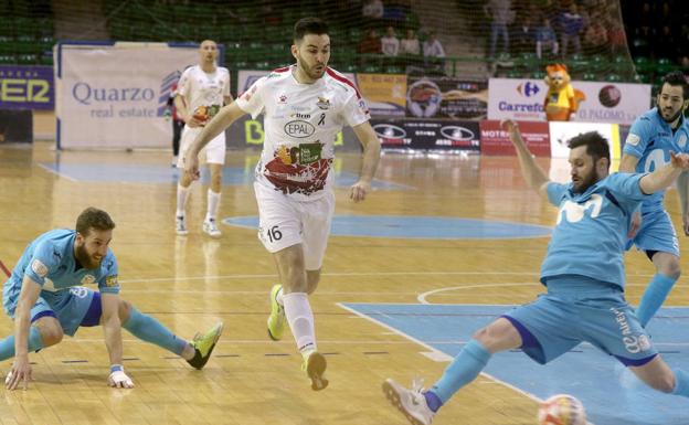 Javi Alonso, uno de los destacados, en un momento del partido frente al Inter./Antonio de Torre