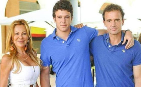 Álex Lequio, entre Ana Obregón y el conde Lequio. /Ideal