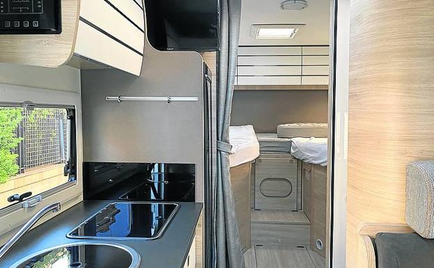 El interior de la caravana.