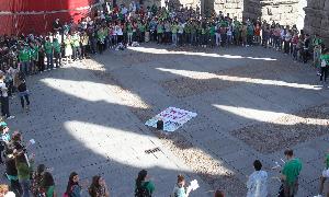 Protesta estudiantil junto al Acueducto. /Antonio de Torre/