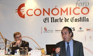 Emilio Duró en el transcurso de su conferencia en el hotel Vincci Frontaura de Valladolid. /ANTONIO QUINTERO/