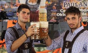 Fiesta de la Cerveza en la plaza de toros. / R. Gómez/