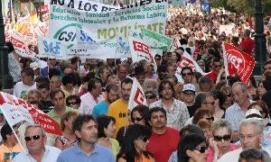 Manifestación por las calles de Segovia en contra de los recortes. / Antonio Tanarro/