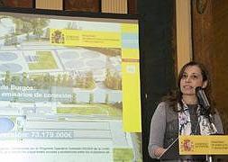 La directora general del Agua, del Ministerio del Ministerio de Agricultrua, Alimentación y Medioambiente explica los detalles de la ampliación de la EDAR de Burgos / ICAL/